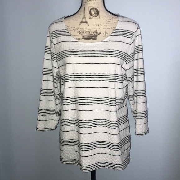 💥SALE💥 🔴2/$10 Croft & Barrow Striped Textured Top - Picture 1 of 6